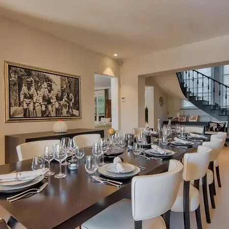 빌라 Luxury With View And Swimming Pool For 14 People *