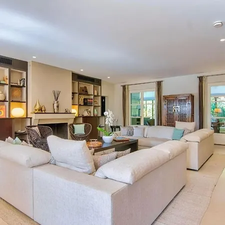 Villa Luxury With View And Swimming Pool For 14 People